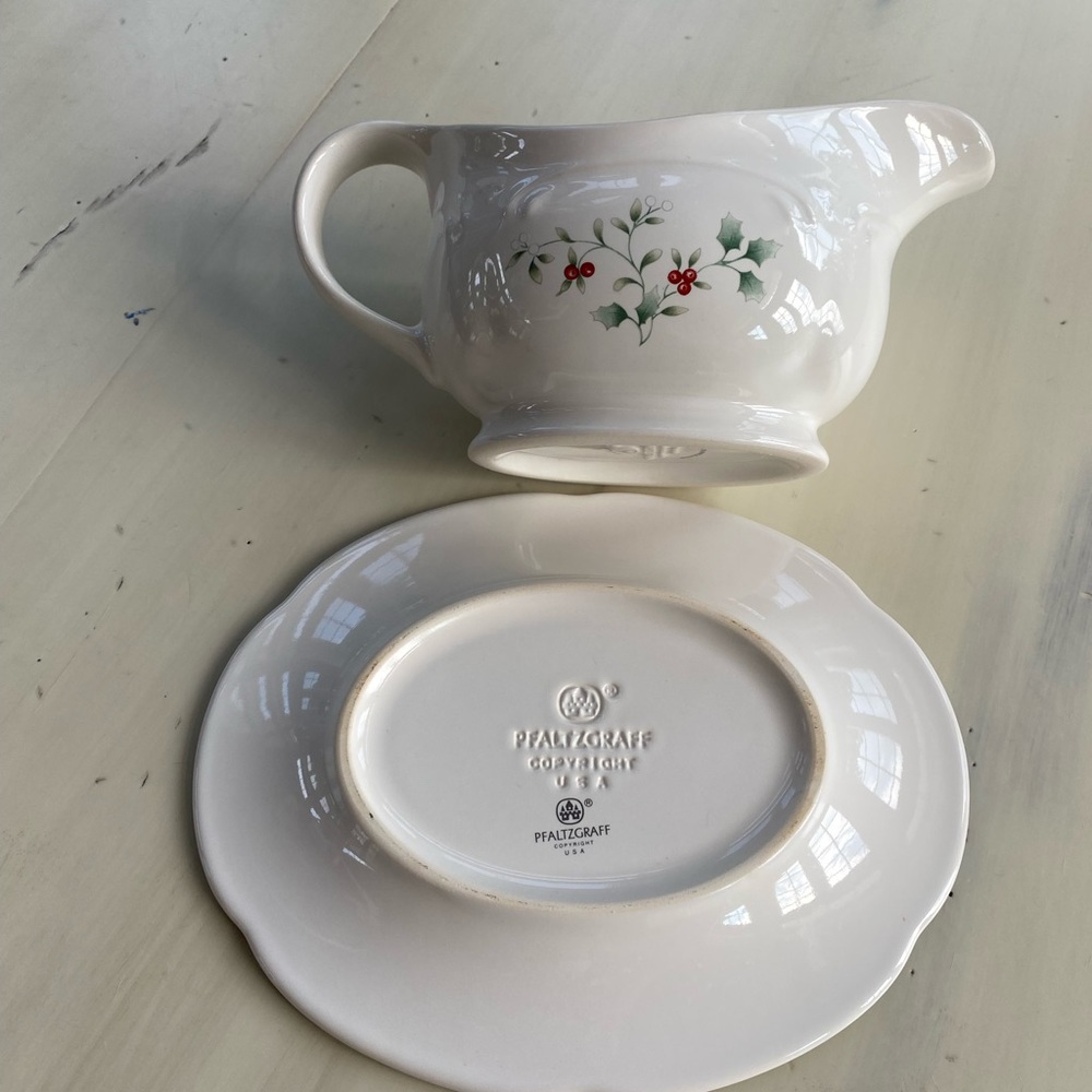 VTG Pfaltzgraff Winterberry Holiday 🎄 Gravy Boat - Picture 10 of 12